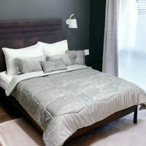 gray_bed_sheet_and_quilt_set_-_open